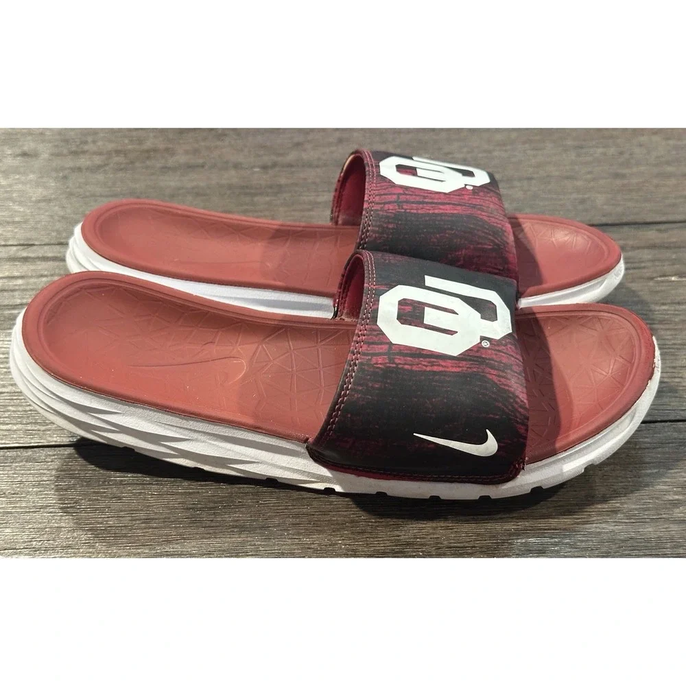 Nike Benassi Solarsoft Men's Size 9 Slide Sandals Oklahoma Sooners OU Boomer